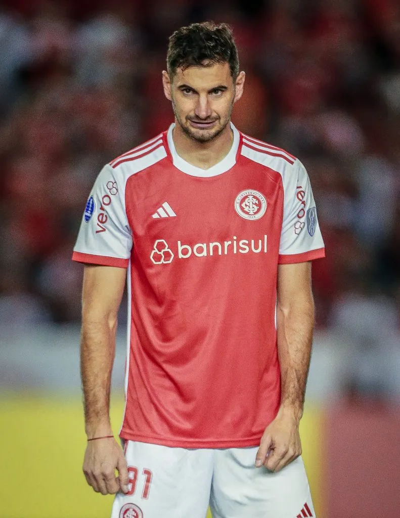 Lucas Alario pode sair do Internacional pouco mais de seis meses após chegar ao Beira-Rio – Foto: Giancarlo Santorum/AGIF