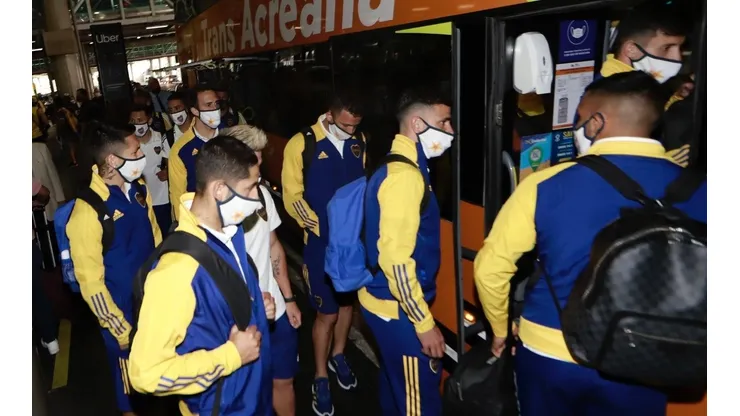Libertadores | Boca Juniors chega ao Brasil e torcedores recepcionam o elenco no aeroporto