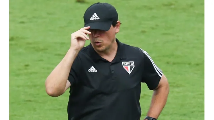 Fernando Diniz lamenta chances perdidas pelo São Paulo no jogo contra o Santos - Foto: Getty Images