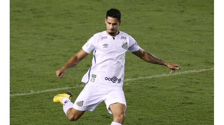 Durante Santos x Boca Juniors, Lucas Veríssimo sangrou muito após choque com jogador xeneize