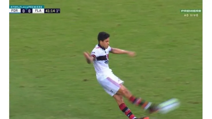 Vídeo: Em lance bizarro, gol de Pedro é anulado