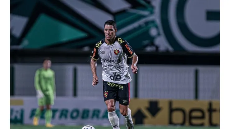 Thiago Neves se revolta com a arbitragem em derrota do Sport