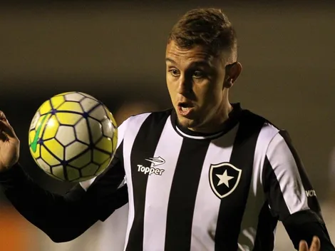 Ex-Botafogo, meio-campista sonha em jogar no Vasco