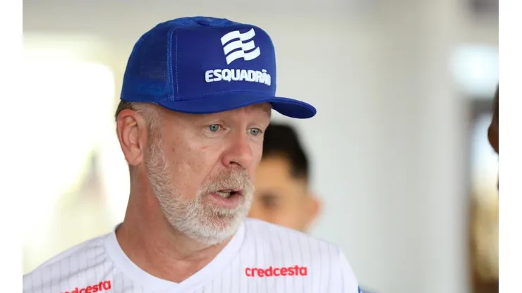 Fla age na surdina e parte para cima de Mano Menezes e Ramírez pelo caso Gerson