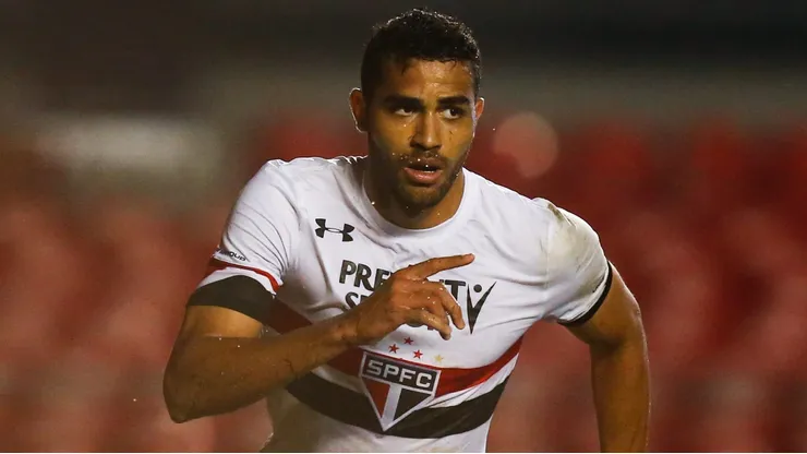 Alan Kardec negociava seu retorno ao Santos após mais de uma década