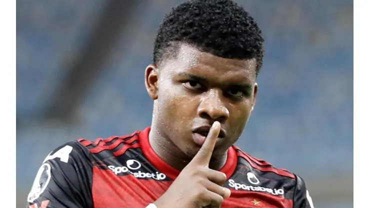 Empresário de Lincoln reprova Flamengo: "Estão empurrando ele de qualquer jeito"