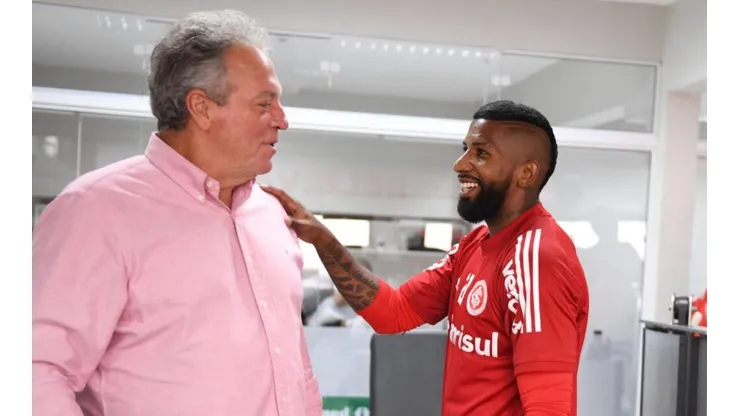 Abel 'peita' torcida e volta com Rodinei e medalhões no time titular do Inter