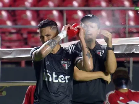 Torcida do São Paulo 'quebra' web com Luciano jogando água em Diniz; assista