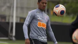 Ausência de Davó gera revolta da Fiel com Mancini antes de clássico