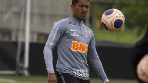 Ausência de Davó gera revolta da Fiel com Mancini antes de clássico