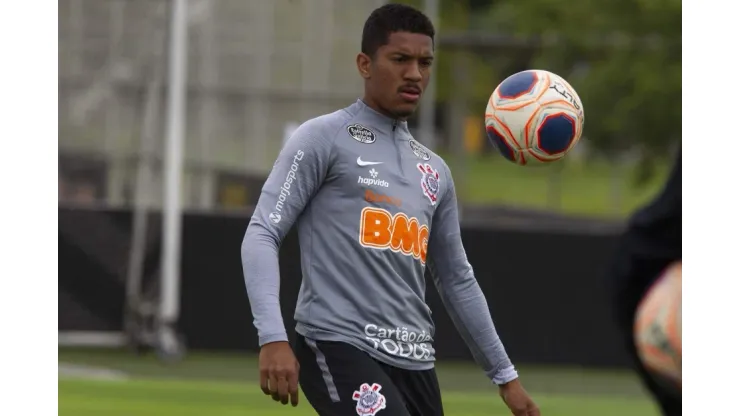 Ausência de Davó gera revolta da Fiel com Mancini antes de clássico