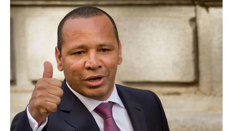 Pai de Neymar busca mais jogadores para agenciar — Foto: Getty Images