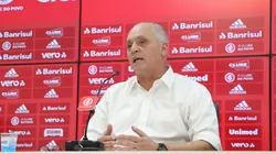 Medeiros foi direto ao falar sobre reforços (Foto: Ricardo Duarte/Internacional)