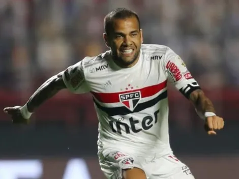 Diniz sai em defesa de Daniel Alves e rebate críticas por substituições