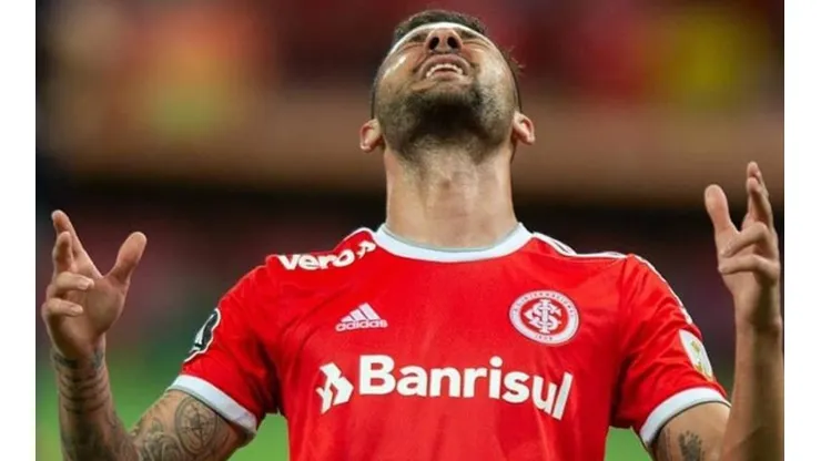 Boschilia sofre rompimento no ligamento do joelho e Inter divulga tempo de parada