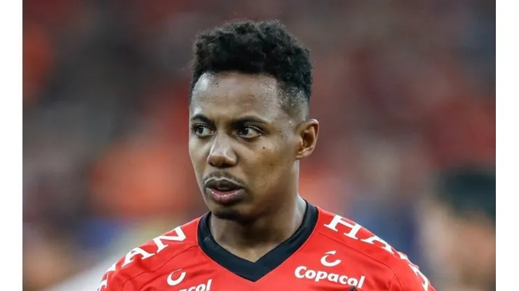 Wellington, volante e capitão do Athletico, virou um dos alvos da Raposa (Foto: Getty Images)
