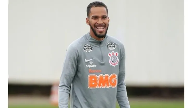 Everaldo: curte bom momento (Foto: Rodrigo Coca/Ag. Corinthians/Divulgação)