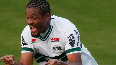 Sabino 'puxa fila' e Coritiba precisa renovar com 12 jogadores