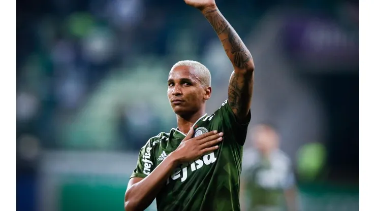 Luiz Adriano pode ganhar uma nova "sombra" no Palmeiras (Foto: Getty Images)