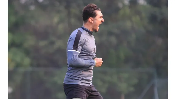 Meia negociou com Santos para a temporada passada — Israel Simonton/cearasc.com