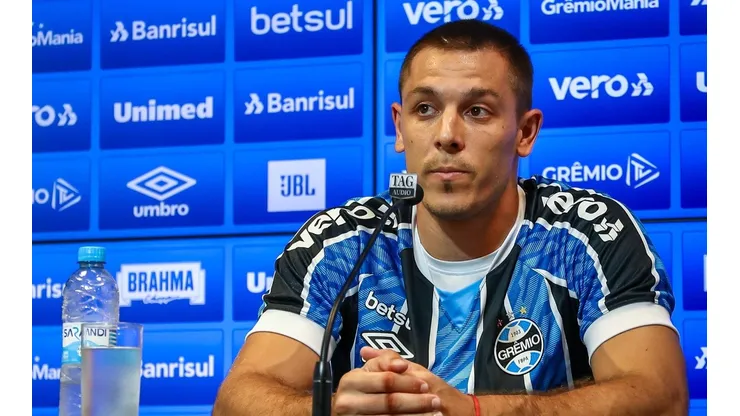 Churin foi apresentado com novo reforço tricolor. Foto: LUCAS UEBEL/GREMIO