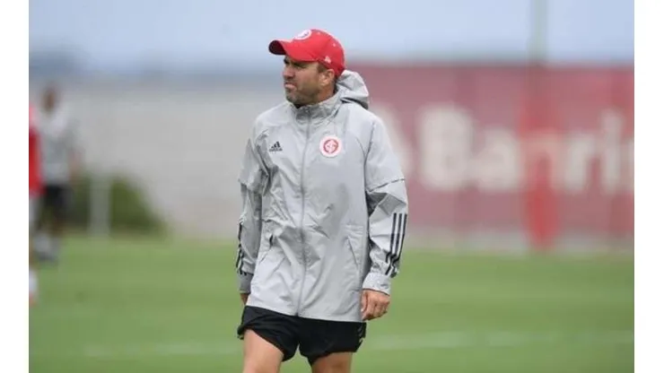 Coudet esboça time titular do Internacional para a partida contra o Vasco