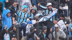 Torcida do Grêmio comemora classificação na Copa do Brasil no estádio Centenário.