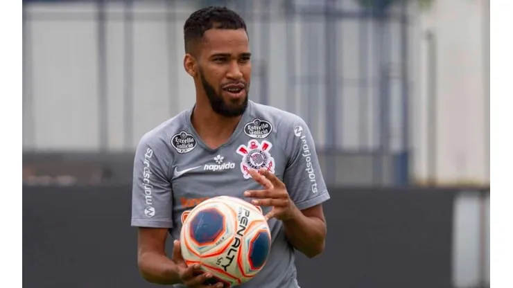 Everaldo volta à pauta e Botafogo estuda contratar mais 4 reforços
