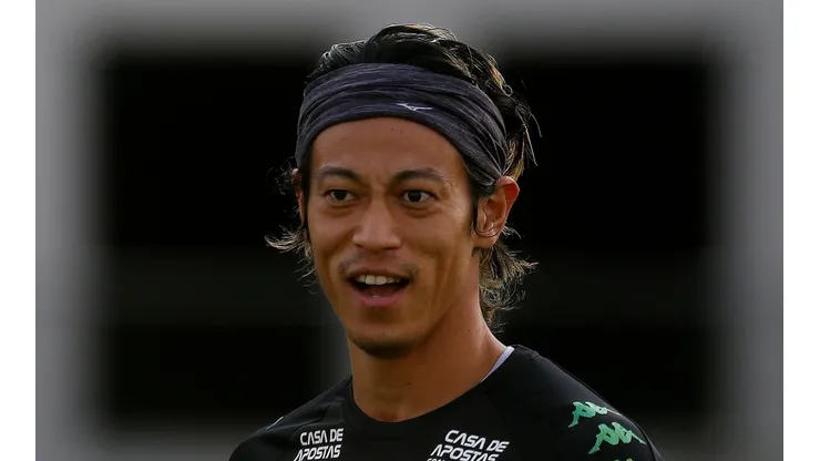 Honda deve jogar mais avançado no meio-campo do Botafogo