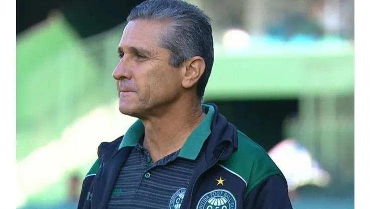 Jorginho define time do Coritiba para enfrentar o Grêmio, fora de casa