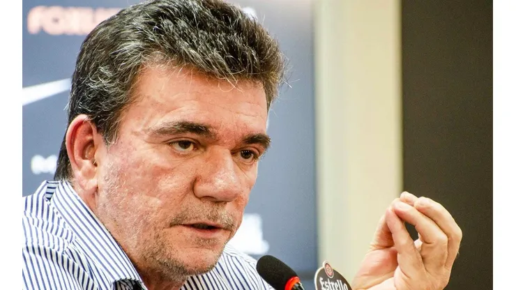 Fiel chega 'no limite' e ameaça Andrés em protesto
