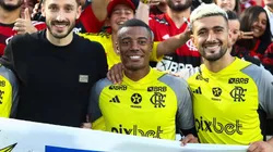Viña (à esquerda) preocupa DM do Flamengo após participação do Uruguai na Copa América - Foto: Gilvan de Souza/CRF