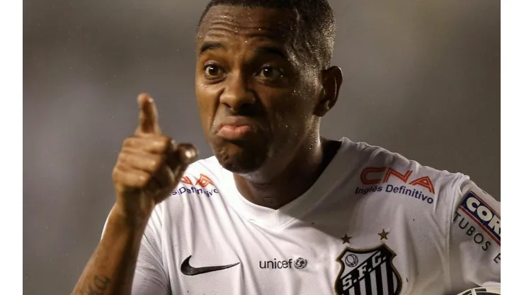 Advogada de Robinho vai ajudar a convencer o Hamburgo a negociar com o Peixe.