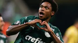 Luiz Adriano vem ganhando moral com a torcida.