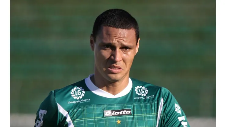 Ex-Coritiba, Emerson Silva dispara contra Samir Namur e Rodrigo Pastana
