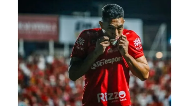 Vila Nova e Santos duelam por posição no G4.