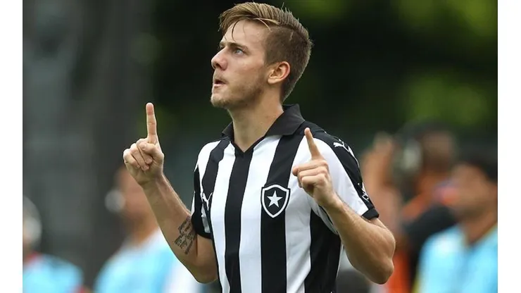 Luis Henrique supera mágoas de saída conturbada e revela carinho pelo Botafogo