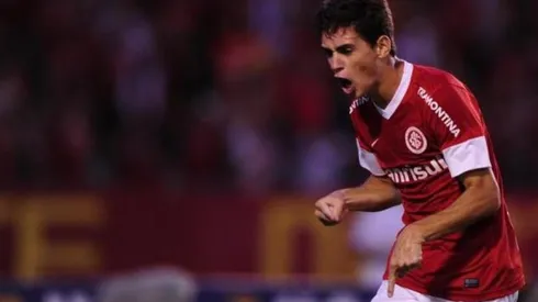 Rádio Guaíba atualiza possibilidade de volta do meia Oscar ao Internacional