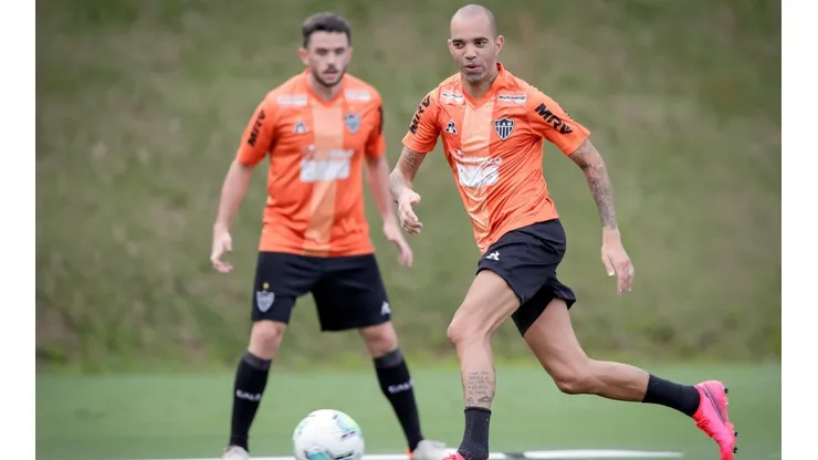 Tardelli e Cazares já sabem seu status no clássico mineiro