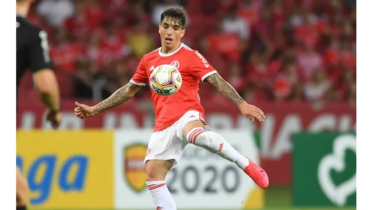 Coudet fala sobre Saravia e titularidade no clássico Gre-Nal