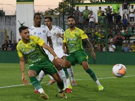 Racismo na partida contra o Santos: torcedor do Defensa y Justicia faz gestos imitando macaco para a torcida do Peixe