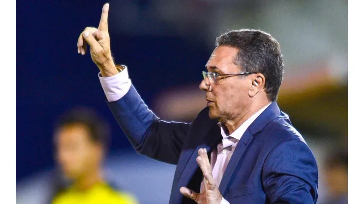 Luxemburgo pede contratação de volante Gregore, do Bahia
