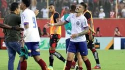 Atletas do Bahia cutucam o adversário após vitória no Ba-Vi