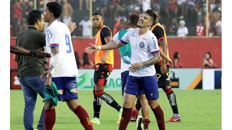 Atletas do Bahia cutucam o adversário após vitória no Ba-Vi