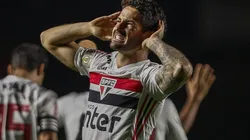 Pato desencanta no São Paulo e rebate jornalista sobre jejum de gols