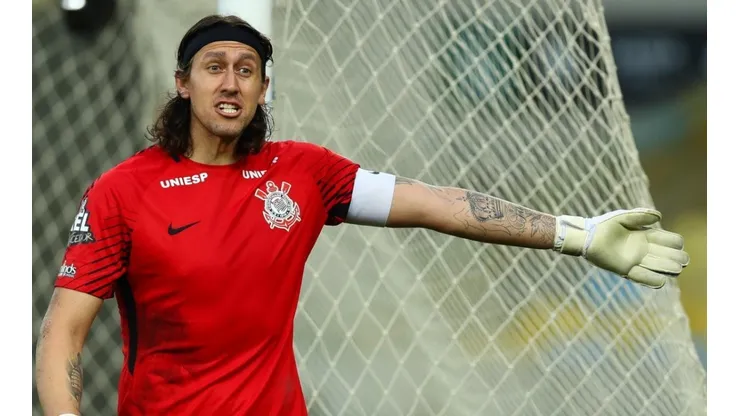 Cássio vem a público e rebate jornalista sobre tumulto no Corinthians