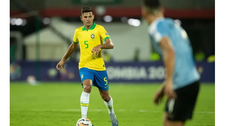 Athletico-PR arrecada montante milionário com venda de atletas