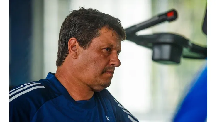 Adilson Batista não deixa barato e "banca" jogador