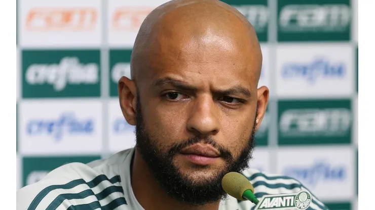 Felipe Melo manda "indireta" após receber cartão amarelo