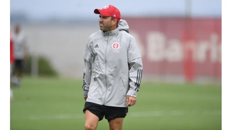 Coudet indica time para entrar em campo frente ao Tolima